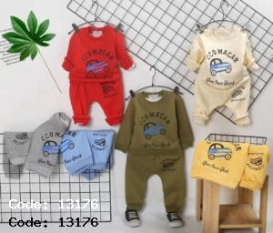 🧸 بلوز فانتزی داخل خز مدل 13176 مناسب کودکان ۹ ماه تا ۳ سال، در رنگ‌های قرمز، سبز، شیری، زرد، آبی و طوسی. پک ۴ عددی با طراحی گرم و خزدار، ویژه فروش عمده لباس نوزادی و کودکانه با قیمت مناسب.