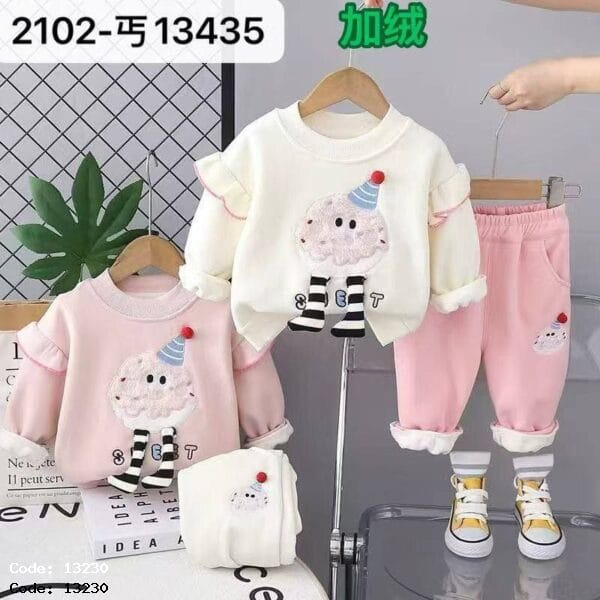 🎀ست فانتزی داخل خز 13230 | مناسب ۱–۵ سال | پک ۵ عددی | رنگ: سفید، صورتی | قیمت: ۱.۱۴۰.۰۰۰ تومان | طراحی لطیف و فانتزی