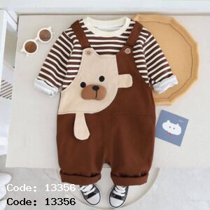 ست پیش‌بندی بچگانه مدل 13356 با رنگ قهوه‌ای، کیفیت وارداتی و مناسب فروش عمده پوشاک کودکانه. سایز ۲ تا ۶ سال.